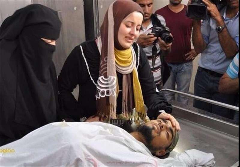 صحنه وداع تکان‌دهنده یک دختر فلسطینی با پیکر نامزد شهیدش