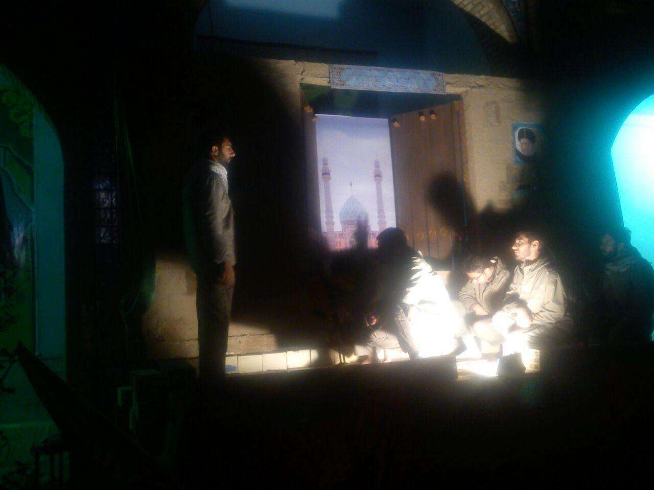 اجرای تئاتر "از واقعه ی غدیر تا سوریه" در یادمان هویزه توسط هنرمندان گمنام