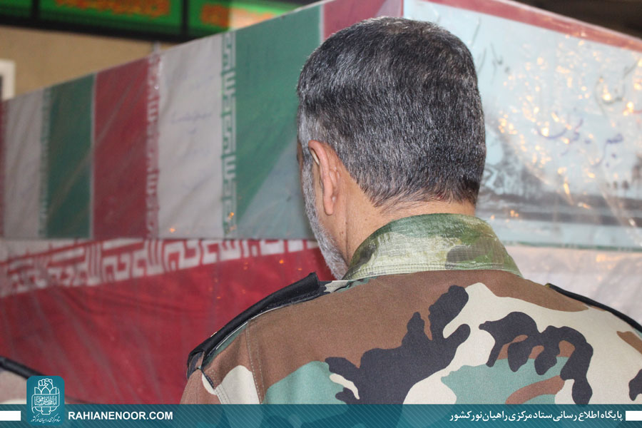 ادای احترام فرمانده کل ارتش به شهدای تازه تفحص شده
