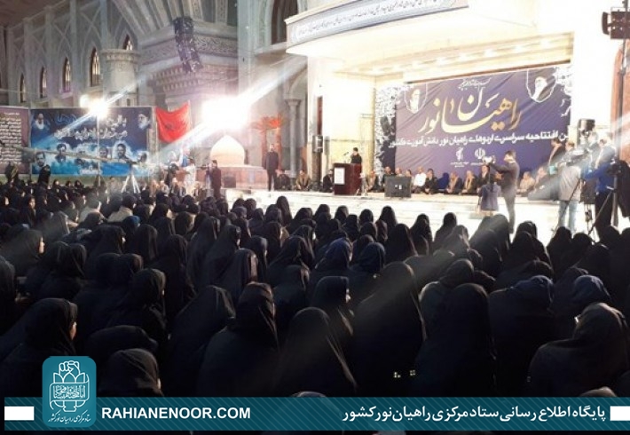 مراسم افتتاحیه راهیان نور دانش آموزی در حرم امام راحل برگزار شد