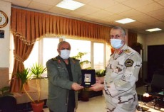 اعطای نشان ملی خادمی شهدا به فرمانده مرزبانی کشور