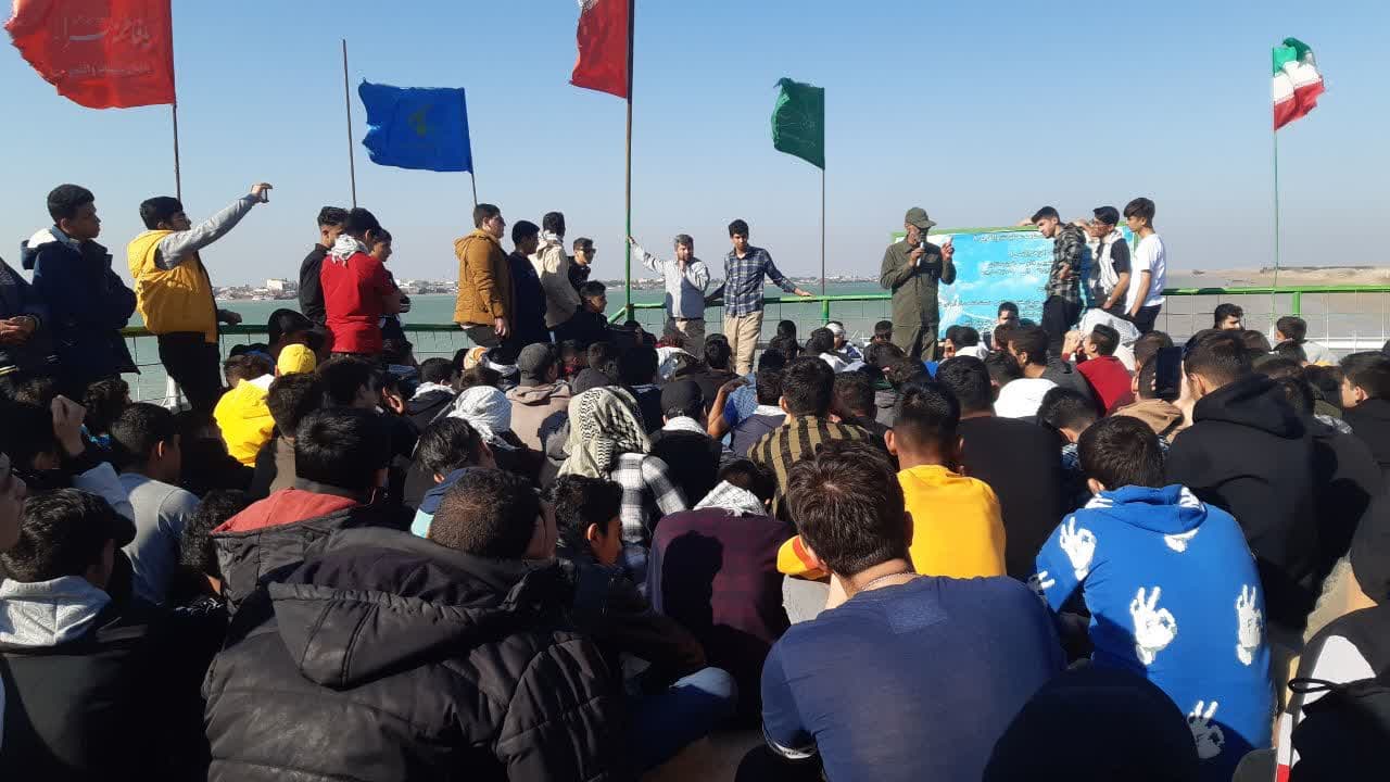 حضور زائرین راهیان نور دانش‌آموزی در یادمان شهدای عملیات والفجر ۸ + عکس و فیلم  