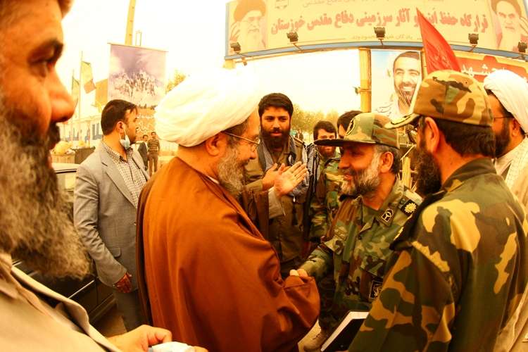 زیارت و اقامه نماز آیت الله مقتدایی در معراج شهدا پادگان شهید محمود وند اهواز