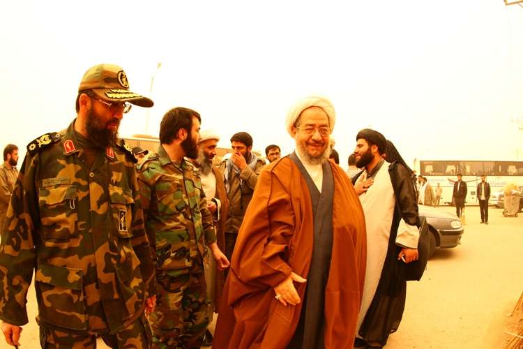 زیارت و اقامه نماز آیت الله مقتدایی در معراج شهدا پادگان شهید محمود وند اهواز