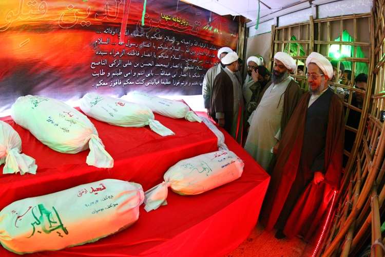 زیارت و اقامه نماز آیت الله مقتدایی در معراج شهدا پادگان شهید محمود وند اهواز