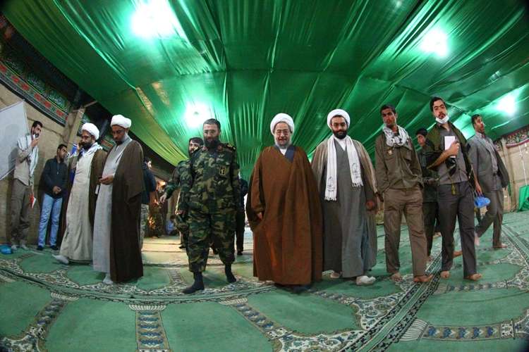 زیارت و اقامه نماز آیت الله مقتدایی در معراج شهدا پادگان شهید محمود وند اهواز