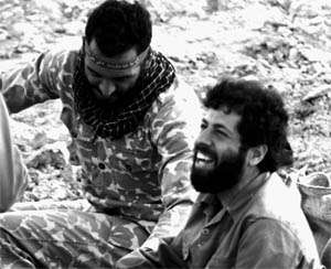 عکس روز-خادم الشهداء (یادمان طلاییه)