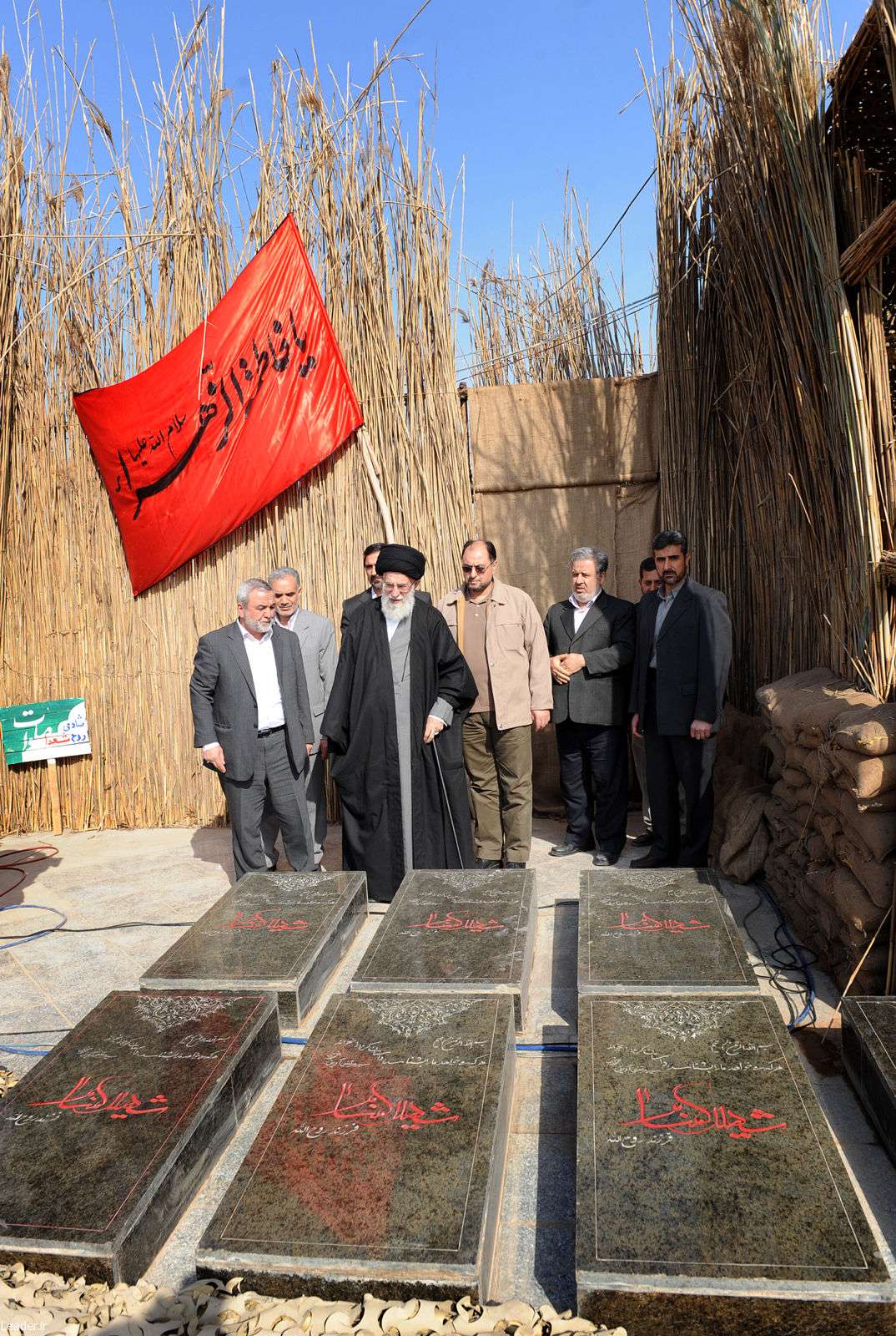 حضور حضرت آیت الله خامنه ای در یادمان شهدای شرق کارون