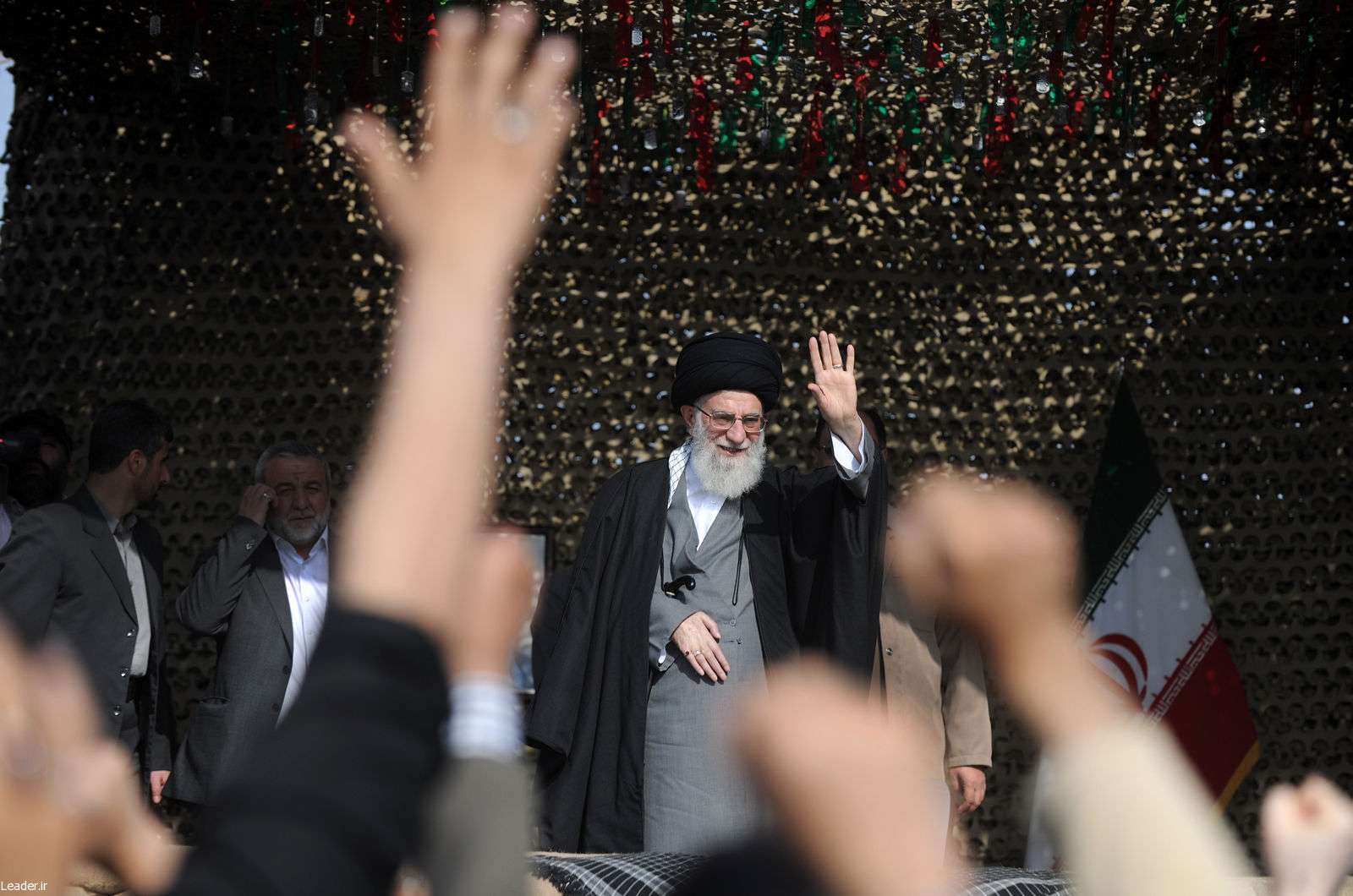 حضور حضرت آیت الله خامنه ای در یادمان شهدای شرق کارون