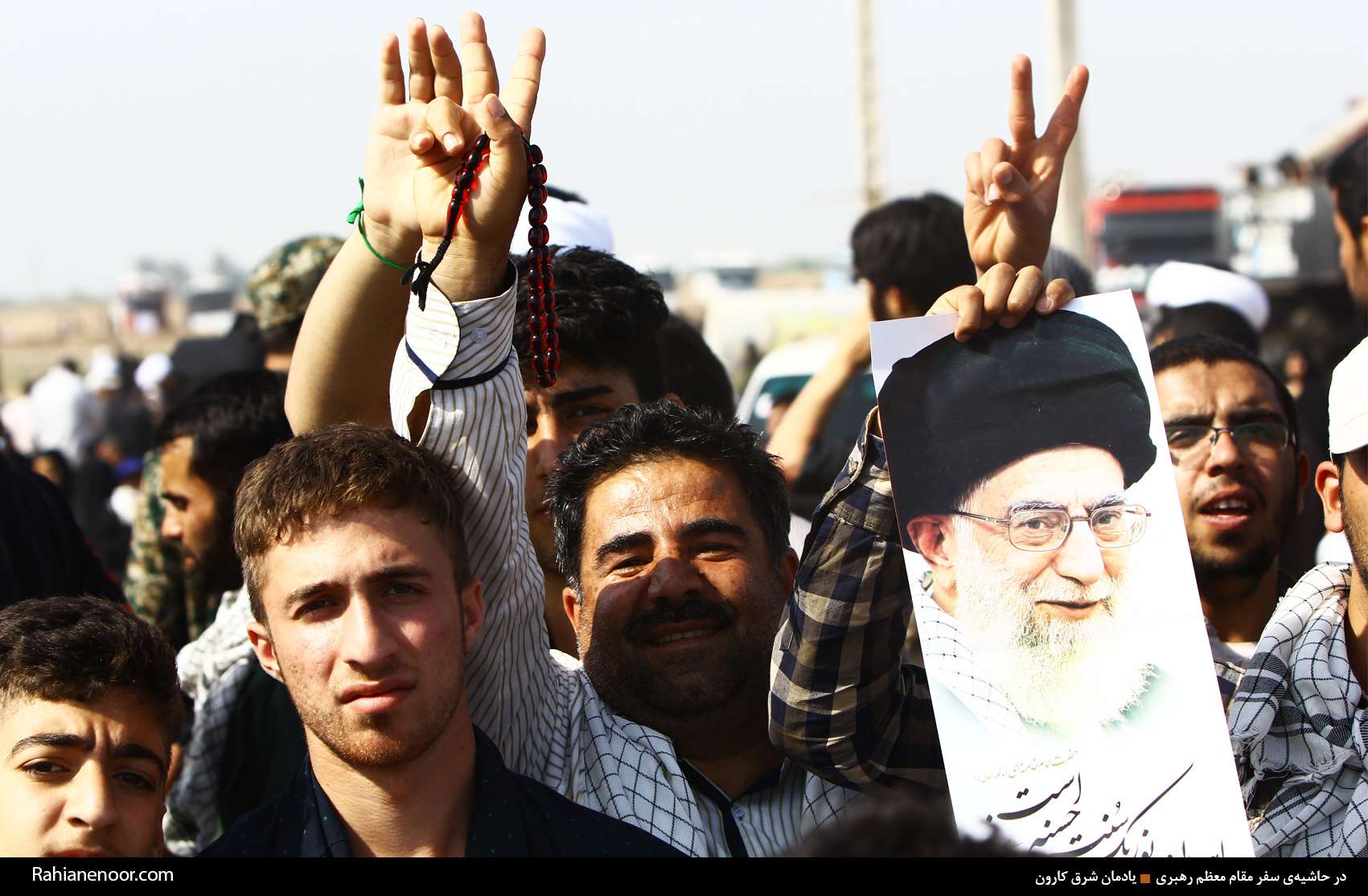 حاشیه حضور رهبر فرزانه انقلاب در یادمان شرق کارون