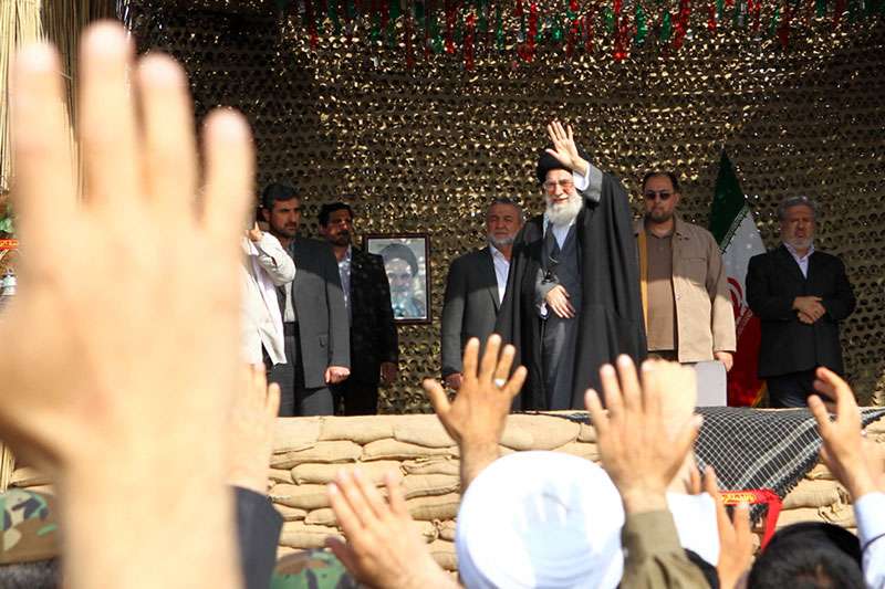 گزارش تصویری/ حضور امام خامنه ای در یادمان شهدای شرق کارون