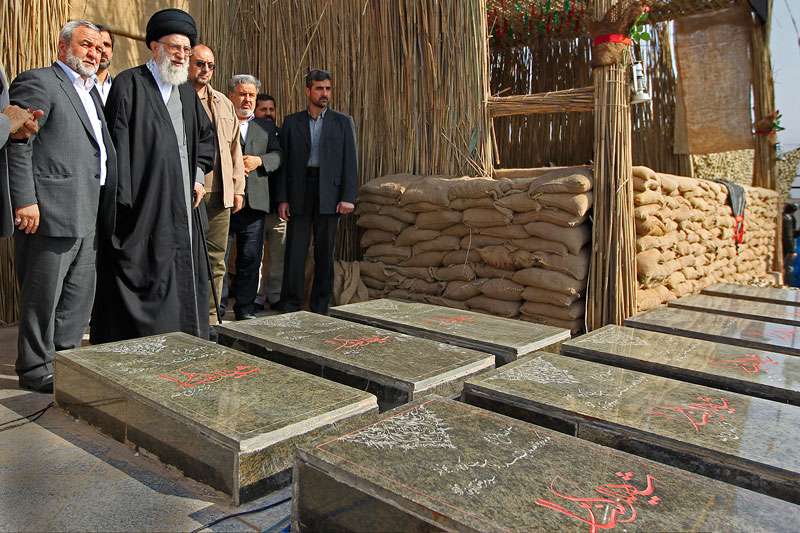 گزارش تصویری/ حضور امام خامنه ای در یادمان شهدای شرق کارون