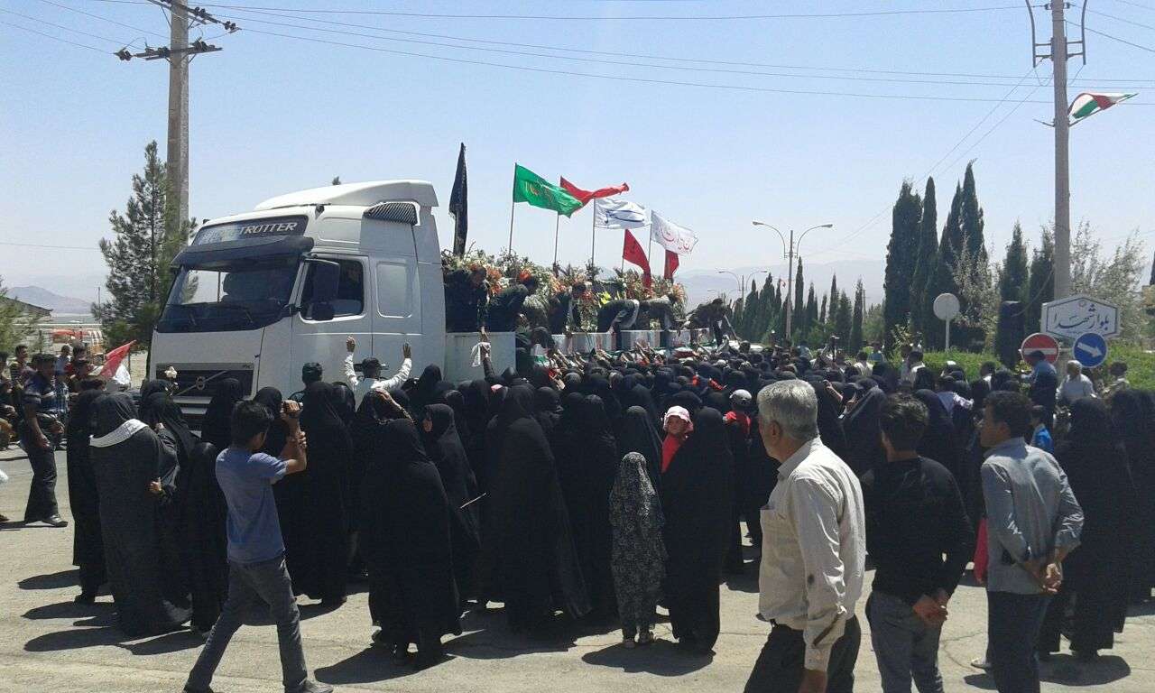 گزارش تصویری/ تشییع باشکوه غواصان شهید شهر خانوک کرمان