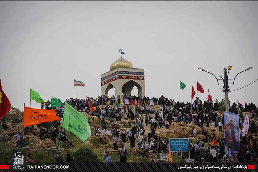 گزارش تصویری/ صعود سراسری زائرین راهیان نور غرب به ارتفاعات یادمان بازی دراز (1)