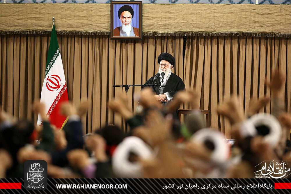 گزارش تصویری/ دیدار خادمین راهیان نور با رهبر انقلاب (2)